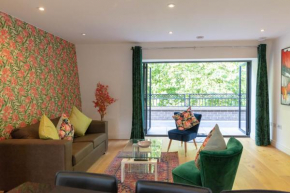 Penthouse with Terrace 5 mins walk to City Centre & Colleges & Sleeps 6